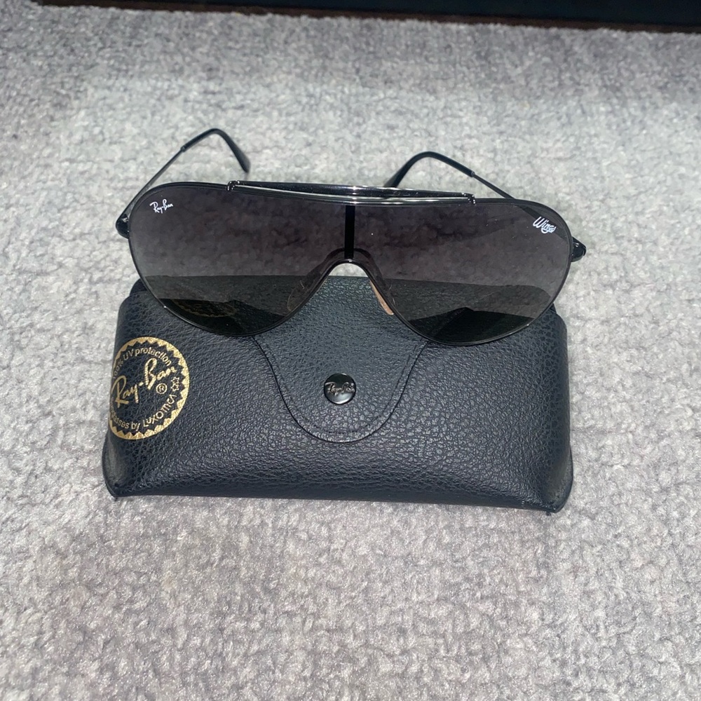 Lightly Used Raybans Wings Sunglasses RB3597
